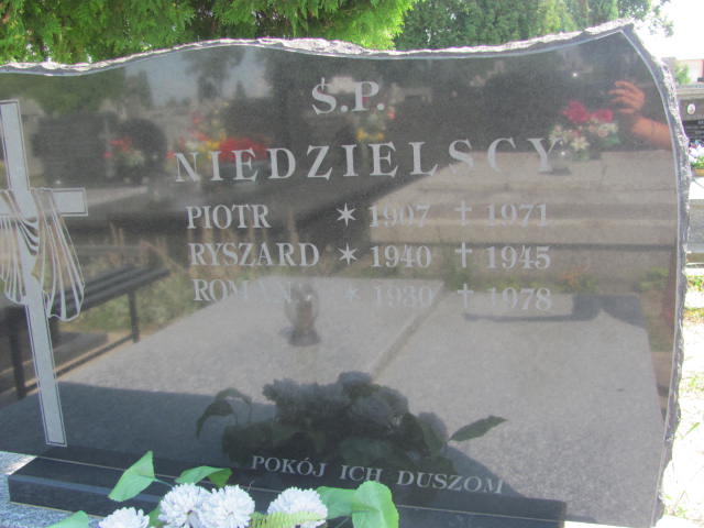 Roman Niedzielski 1929 Ostrów Mazowiecka - Grobonet - Wyszukiwarka osób pochowanych